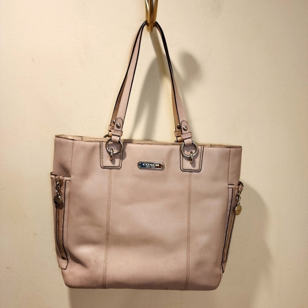 COACH Gallery Beige Leather Tote Bag